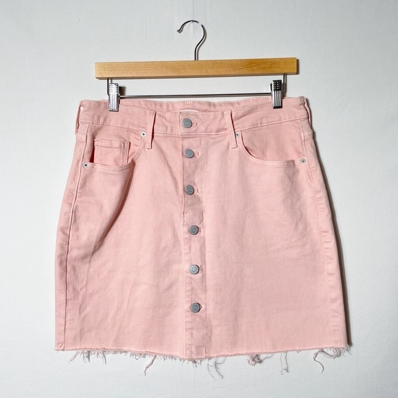 Old Navy light pink denim button up jean skirt sz. 10 with frayed hem - Picture 8 of 8